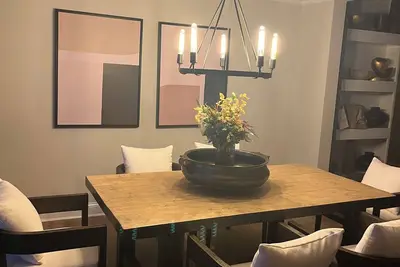 Image de Upscale Farmhouse - Located on the west side of Atlanta.