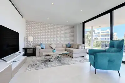 Image de Modern El Higueron West Apt with Private Garden & Bbq