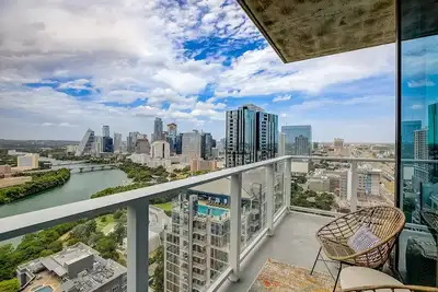 Image de Riverside 30th floor penthouse Rainey St condo with the best view in Austin