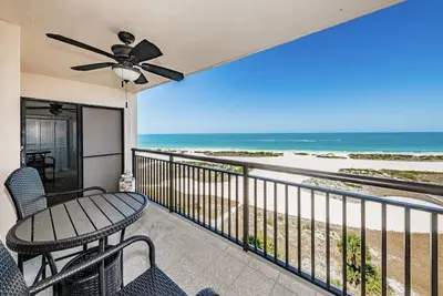 Image de Beachfront condo on Sand Key with balconies facing both Beach & The Intracoastal