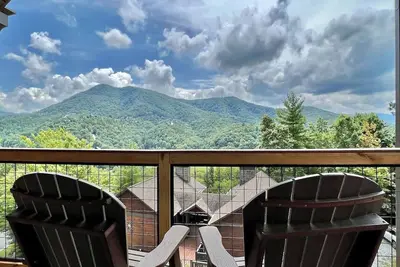 Image de Modern 3 Bedroom Cabin with Mountain Views!