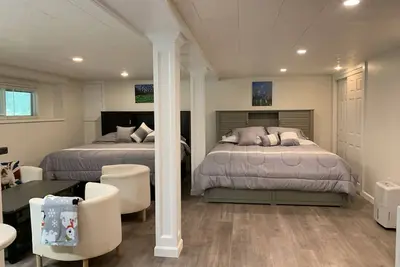 Large Studio, 1 mile from the beach!