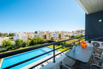 Image de Close to everything, 10 minutes from the beach on foot.