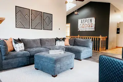 Image de Cozy Winter Retreat | Hot Tub | Games | Indoor Pool