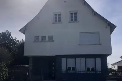 Image de Maison avec Piscine Chauffée et Salle de jeu