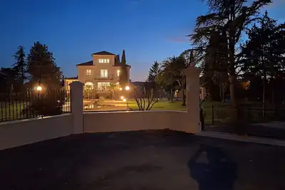 Image de Demeure de maître, spacieuse, climatisée, Grande piscine privée15x6, Grand parc.
