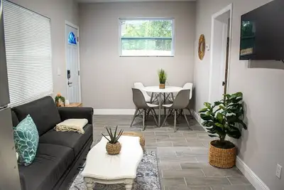 Image de Stylish Ybor Escape • near Downtown • 2br