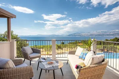 Image de Maison de vacances Supetar pour 1 - 7 personnes avec 3 chambres à coucher - Maison de vacances