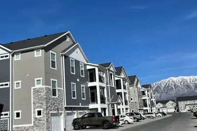 Image de Vineyard Ut - Lakeside condo, beautiful views and the perfect get away.