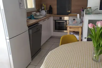 Image de Joli Duplex ensoleillé dans résidence, proche de la mer, Extérieur et balcon.