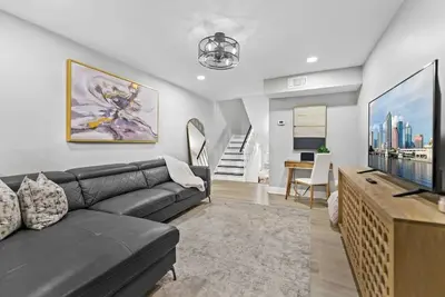 Image de Cozy townhome perfectly situated to be close to both St Pete and Tampa.