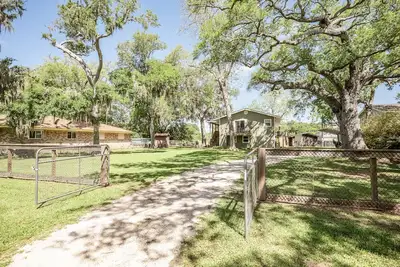 Image de Creek Front Home w/ Fishing Pier & Amazing Outdoor Spaces