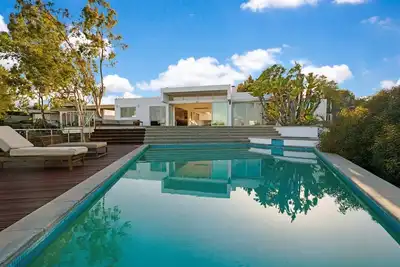 Image de Hollywood Hills Dream House with breathtaking views. Stunning pool.