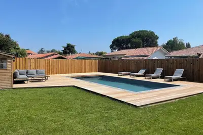 Image de Maison familiale avec piscine idéalement située entre bourg et lac