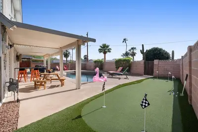 Image de Desert Paradise w/ 2 masters, pool, & golf