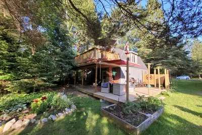 Image de Cozy & small waterfront cottage, dog friendly! 2 to 4 people, 2 hours from Gta
