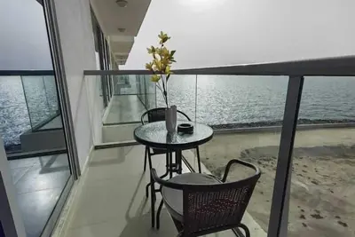 Image de Touch the sea (Stylish 2 bedrooms apartment Seaview)