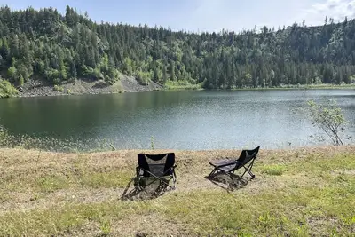 Image de Lake front Cabin on beautiful private 60-acre property and 80-acre Lake.