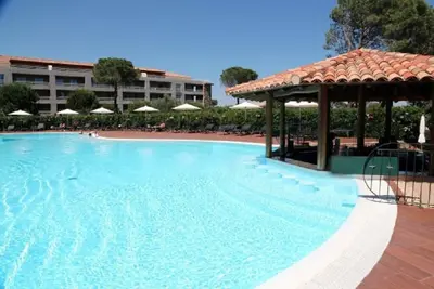 Image de T2 de charme  Piscine, à 300m de la marina de Porto Vecchio, Wifi, Aire de jeux