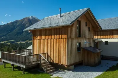 Premium #18 mit Sauna&Sprudelbad by Interhome