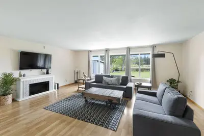 Image de Lakefront Gateaway at Chambers Lake - 3 bd 2 ba w/ Ac