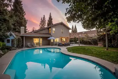 Image de Clovis House, Pool, Fire Pit, Bbq, Playhouse, 3/2. 5