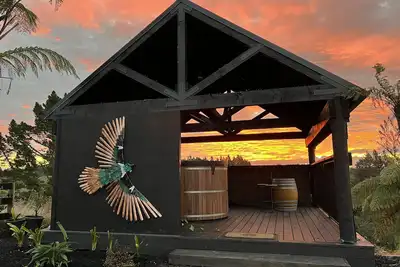 Image de Bel Tramonto, Luxurious Rustic Elegance with Private Cedar Hot Tub