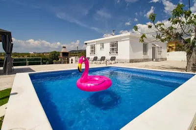 Image de House for 14 people with pool, ping pong and petanque, 10 minutes from the beach