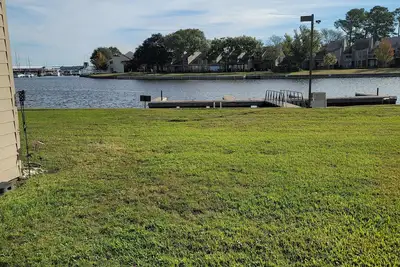Image de Ground Floor Waterfront Condo!