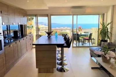 Image de 3 PIÈCES Magnifique Vue Mer, piscine