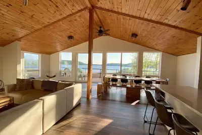 Image de Beautiful Lake House