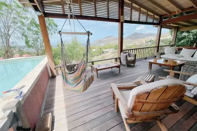 Image de Beautiful Views of English Harbour! 4 Bedroom Property with