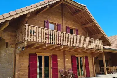 Image de Grand chalet familial face aux montagnes