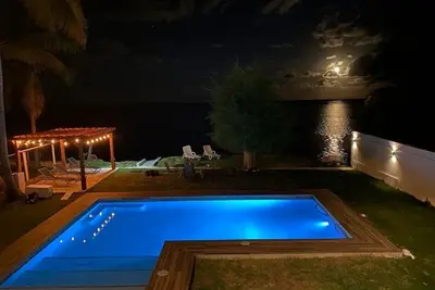 New Listing! Ocean Front And Rainforest 16 Guests