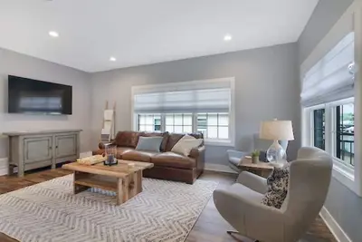 Image de New Lake House with Pier Slip