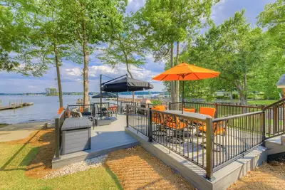 Image de Majestic Lake Murray Retreat | +2br Guest House