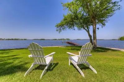 Image de Ultra Modern Lake Murray Villa | Magnificent Views