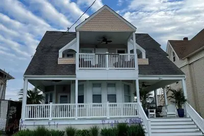 Image de 2 Bdrm Half block to beach in quiet Belmar Neighborhood