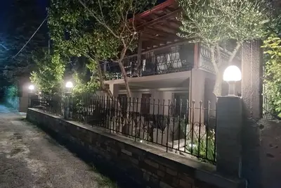 Image de 2 Steps from the \"Beach\"