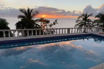 Image de Oceanfront luxury - 4 beds, Ac, 3 bedrooms, king bed, WiFi, gated