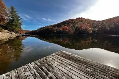 Image de Amazing Lakefront home with private New dock