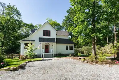 Image de Location is 5 minutes to the Crossroads of Cashiers! !