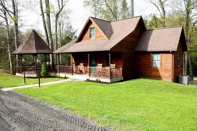 Image de Newly Remodeled, Close to the lake, hot tub, and game room
