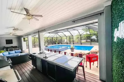 Image de Tranquil Florida retreat with private back yard oasis