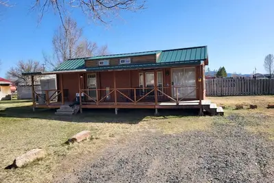 Image de Cozy country cabin ~ 5 minutes from Cowboy Dinner Tree!