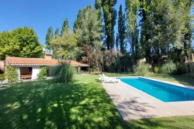Image de Enchanting Juanita house: Spacious, Pool, Garden - Chacras de Coria