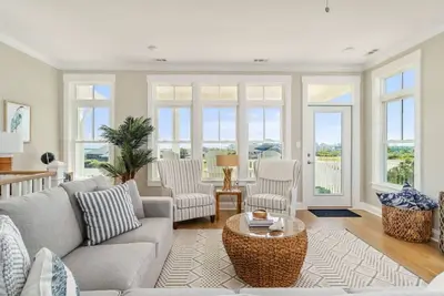 Image de Lovely townhouse steps from the beach