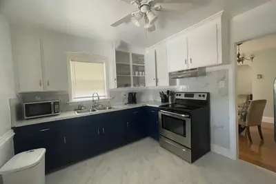 Image de Fresh and clean newly renovated residential home