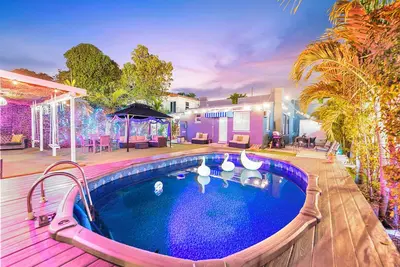Villa Ciao Bella | Sleeps 25 | Pool + Hot Tub