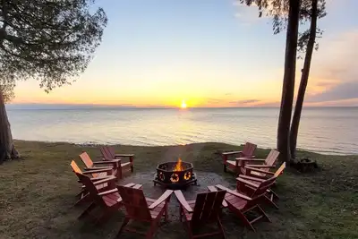 Image de Waterfront home with Panoramic Views of the bay- Southern Door County!